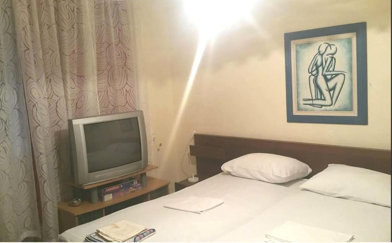Communist Style Apartment ติรานา ภายนอก รูปภาพ