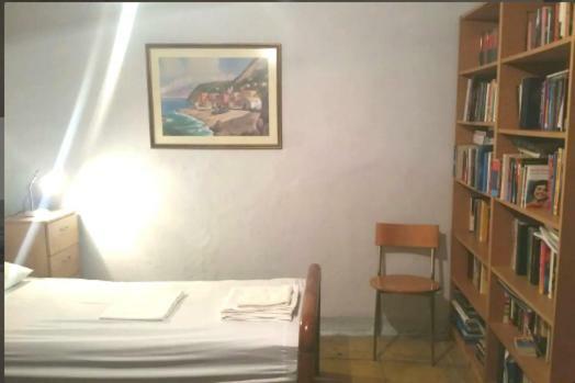 Communist Style Apartment ติรานา ภายนอก รูปภาพ